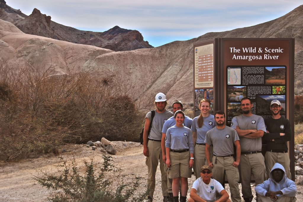 2014 AmeriCorps crew at the trailhead.